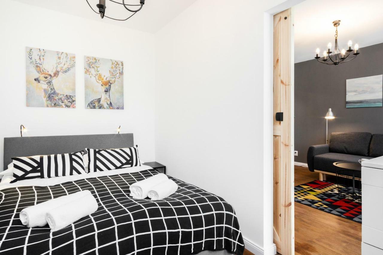 First Central Apartments By Noclegi Renters Warschau Buitenkant foto