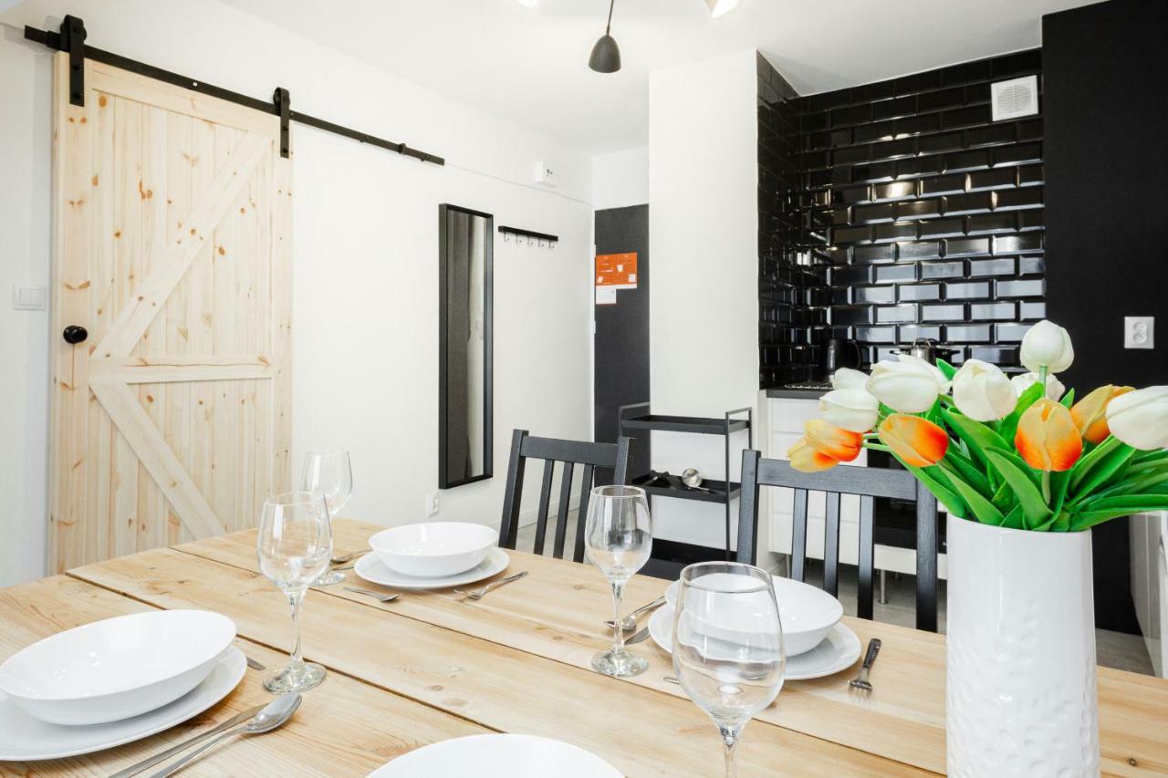 First Central Apartments By Noclegi Renters Warschau Buitenkant foto
