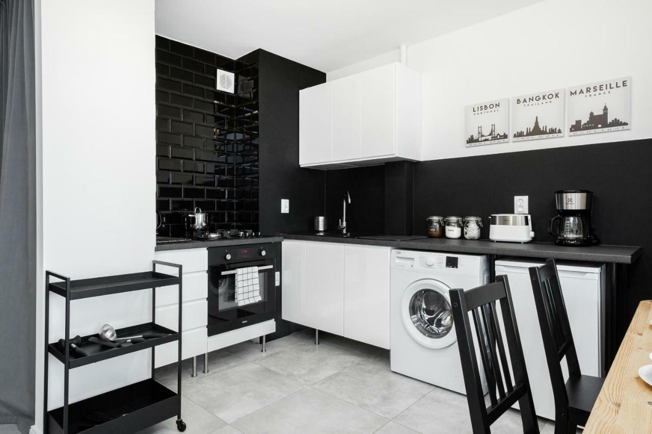 First Central Apartments By Noclegi Renters Warschau Buitenkant foto